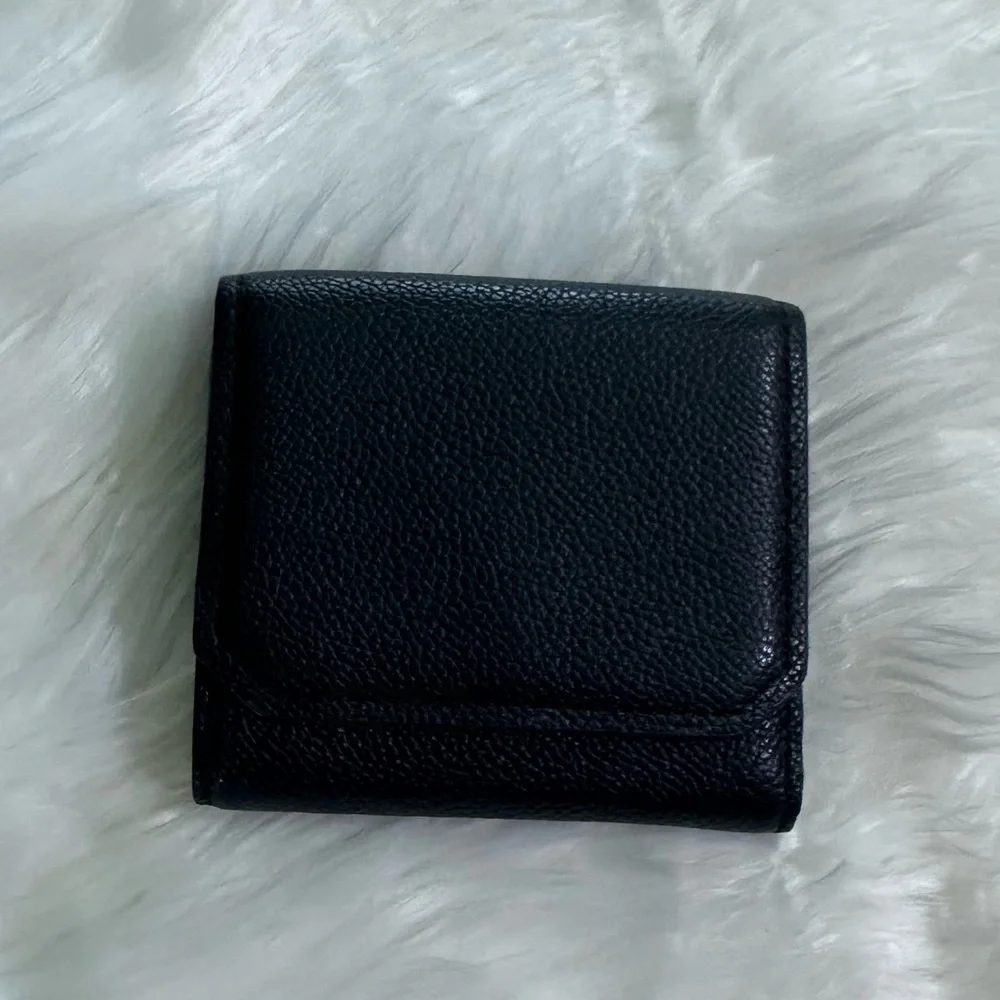 Michael Kors NWOT beautiful and basic black leather wallet